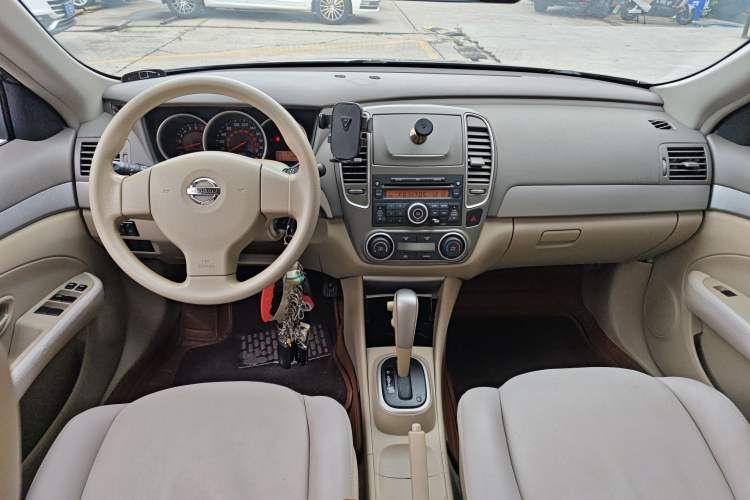 Used Nissan Sylphy 2012 Classic 1.6XE Automatic Comfort Edition Center Console