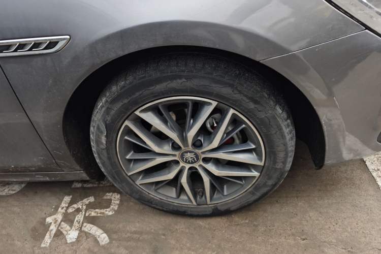 Used BYD Qin PLUS 2021 EV 500KM Premium Model Right Front Wheel Hub