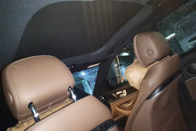 Used Mercedes-Benz E-Class New Energy 2021 E 350 e L Plug-in Hybrid Sports Sedan Headliner