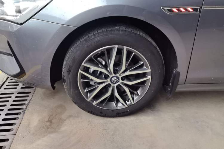 Used BYD Qin PLUS 2024 Honor Edition EV 420KM Leading Model
