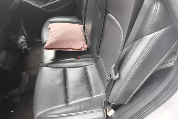 Used Hyundai Santa Fe 2015 2.4L Automatic Two-Wheel Drive Smart Version 5 Seats
