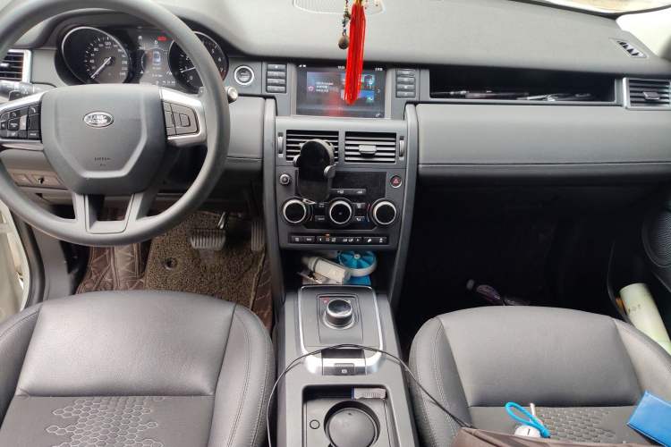 Used Land Rover Discovery Sport 2018 240 PS PURE Edition Audio And AC Panel