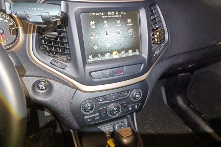 Used Jeep Cherokee 2016 2.0L Superior Edition