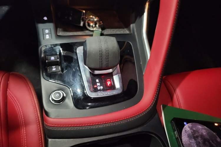 Used Jaguar E-PACE 2024 All-New R-DYNAMIC S Sport Edition Gear Lever