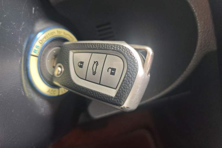 Used Toyota Corolla 2017 Revised Version 1.2T S-CVT GL-i Leather Edition Vehicle Key