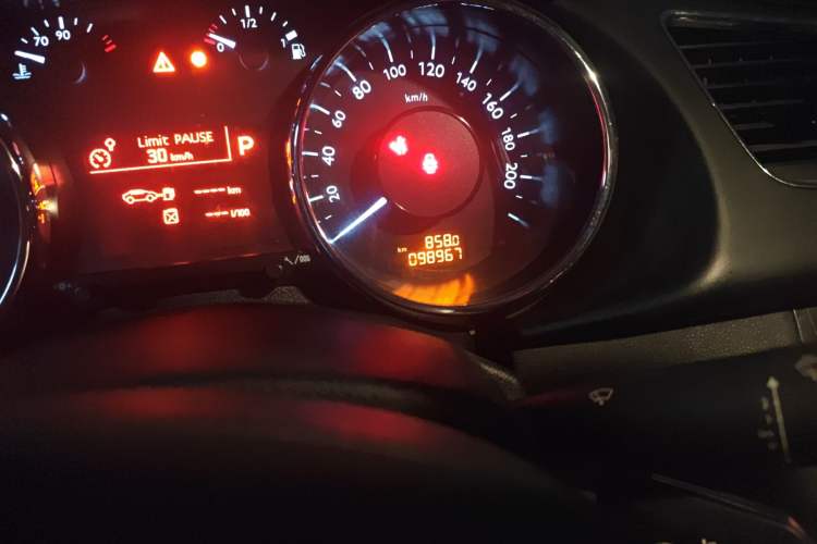 Used Peugeot 3008 2015 2.0L Automatic Trend Edition Odometer Close Up