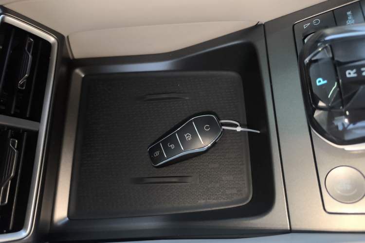 Used BYD Yuan UP 2024 401 km Active Version Interior 1