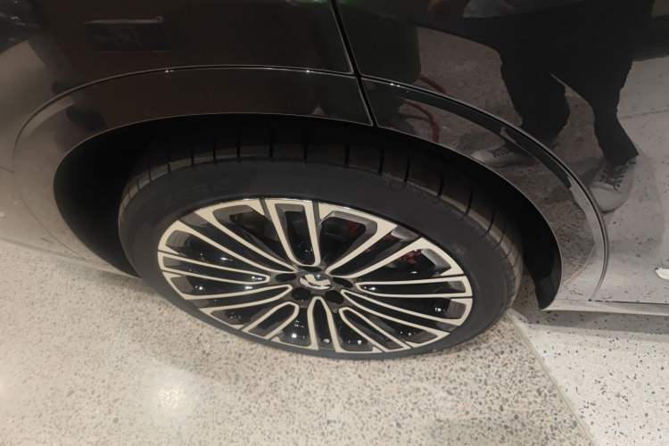 Used Nio ES8 2026 Model 6-seat Executive Signature Edition Right Rear Wheel Hub