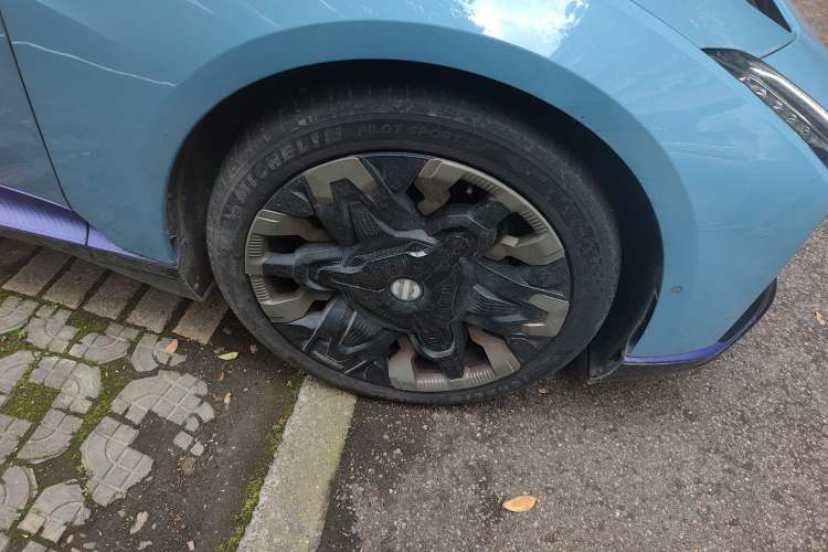 Used HiPhi Z 2023 Four-Seat Version Right Front Wheel Hub