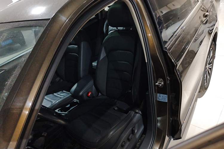 Used Volkswagen Tiguan L 2019 330TSI Automatic Two-Wheel Drive Panoramic Comfort Edition China V Standard
