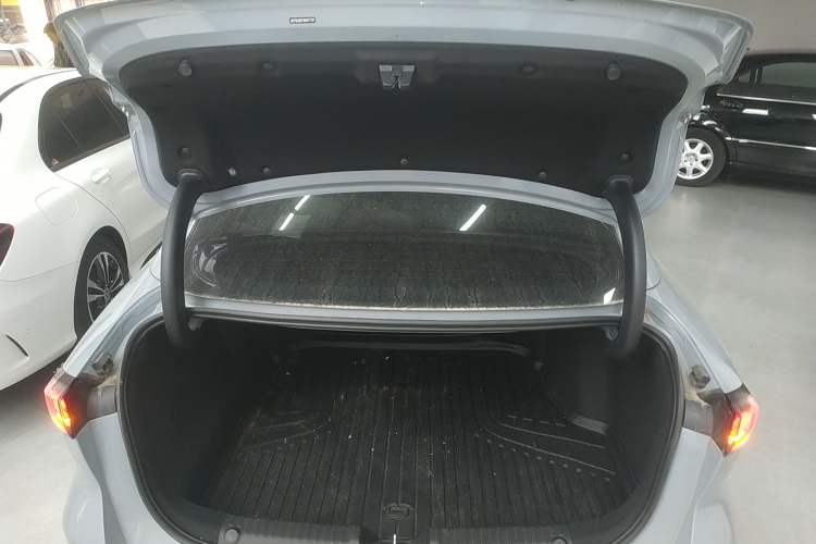 Used Geely Galaxy L6 2025 EM-i 140km Explorer+ Edition Trunk