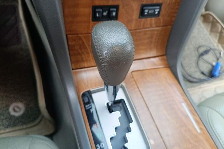 Used Toyota Camry 2011 200G Classic Anniversary Edition Gear Lever