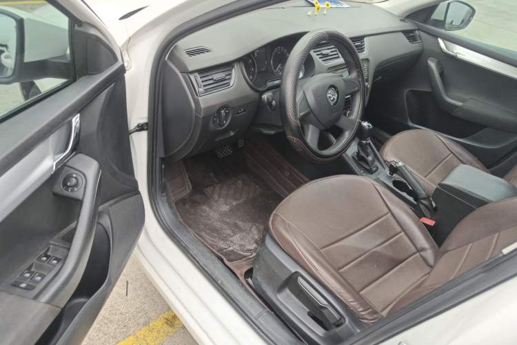 Used Skoda Octavia 2016 1.6L Automatic Front-Wheel Drive Model Driver Seat