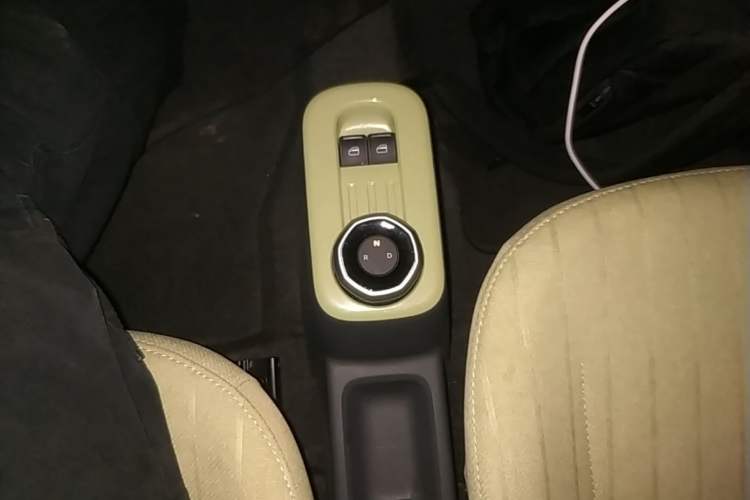 Used Geely Galaxy Panda 2024 Panda Mini 200km Endurance Bear Gear Lever