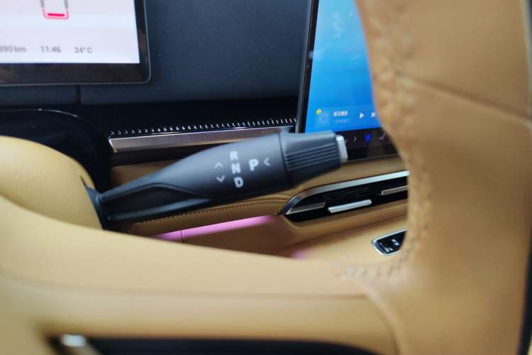 Used VOYAH Dream 2025 PHEV Four-Wheel-Drive Flagship Kunpeng Edition Gear Lever