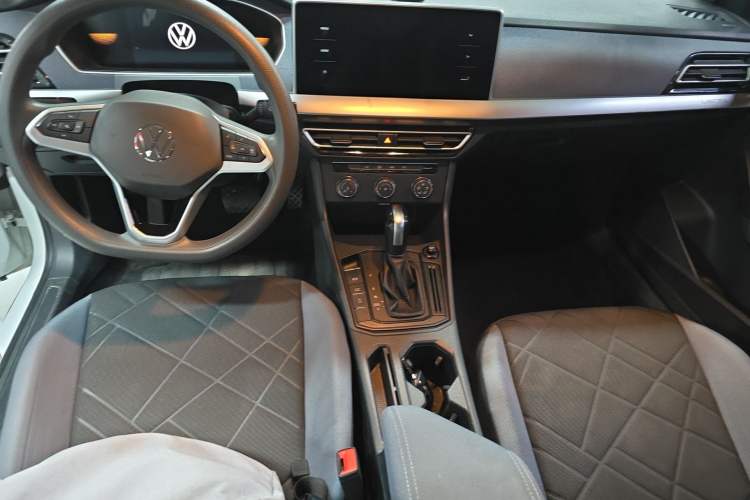 Used Volkswagen Lavida 2023 1.5L Automatic De Yi Edition Center Console