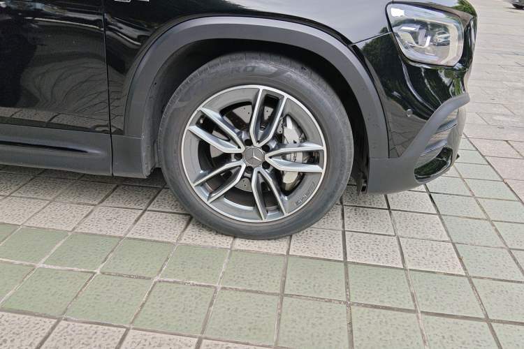 Used Mercedes-Benz GLB AMG 2021-Year Restyled AMG GLB 35 4MATIC Right Front Wheel Hub