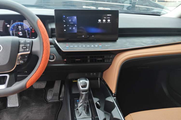 Used Toyota Camry 2026 Model 2.0GVP Luxury Edition Audio And AC Panel