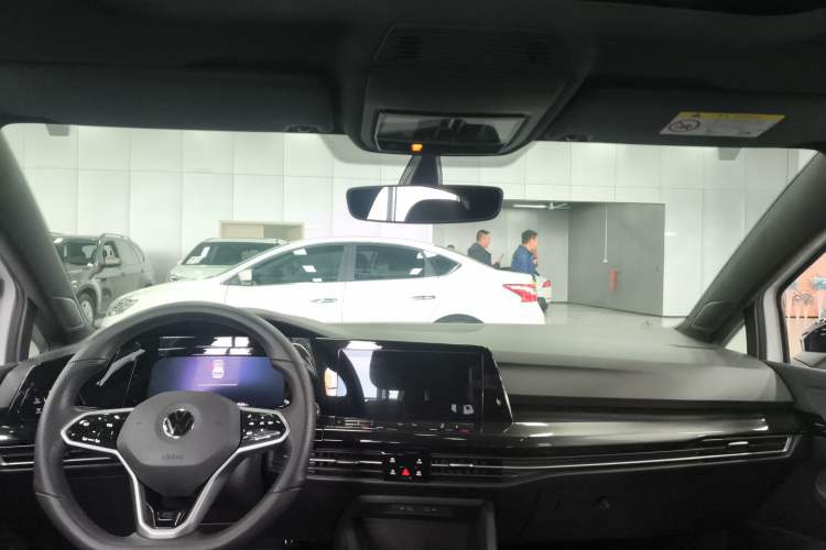 Used Volkswagen Golf 2023 Facelift 280TSI DSG R-Line Lite
