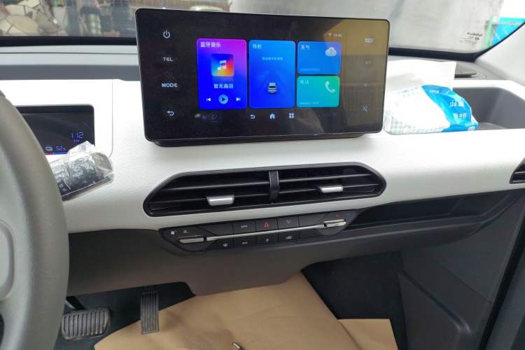 Used Geely Galaxy Panda 2024 Panda Mini 200km Endurance Bear Audio And AC Panel