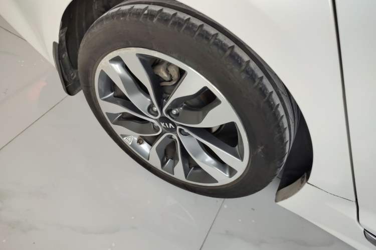 Used Kia K5 2015 2.0L Automatic LUX Right Rear Wheel Hub