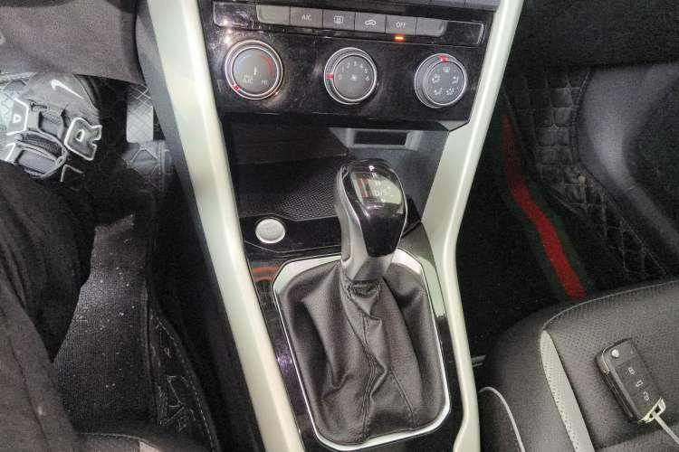 Used Volkswagen T-ROC 2023 280TSI DSG Two-Wheel Drive Time Edition