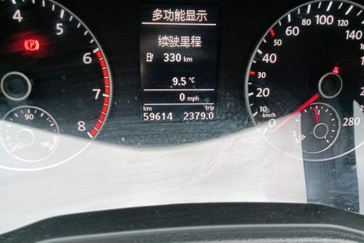 Used Volkswagen Passat 2015 1.8TSI DSG Prestige Edition Odometer Close Up