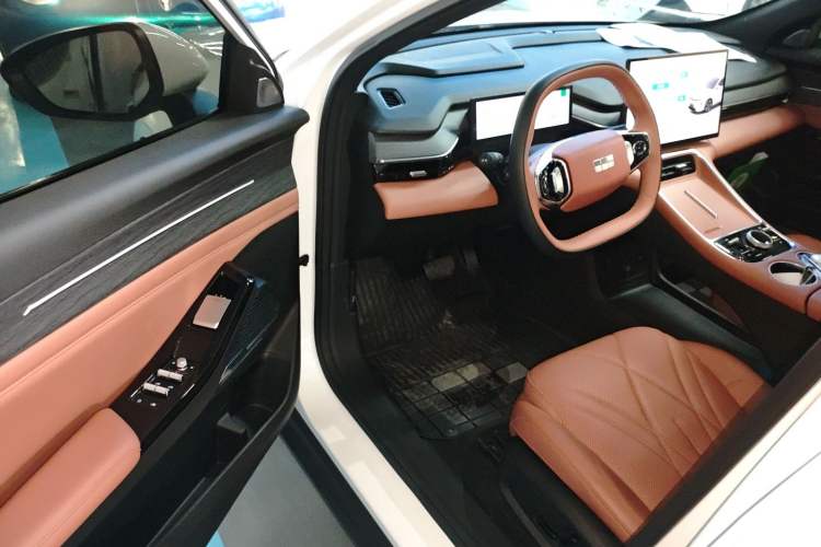 Used Geely Galaxy L6 2025 EM-i 140km Starship Edition
