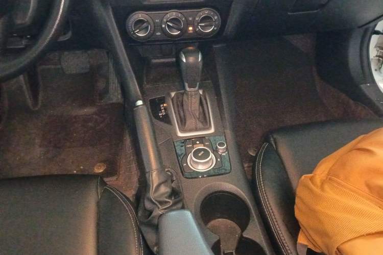 Used Mazda 3 Axela 2017 Sedan 1.5L Automatic Comfort Model Emission Standard China V Gear Lever