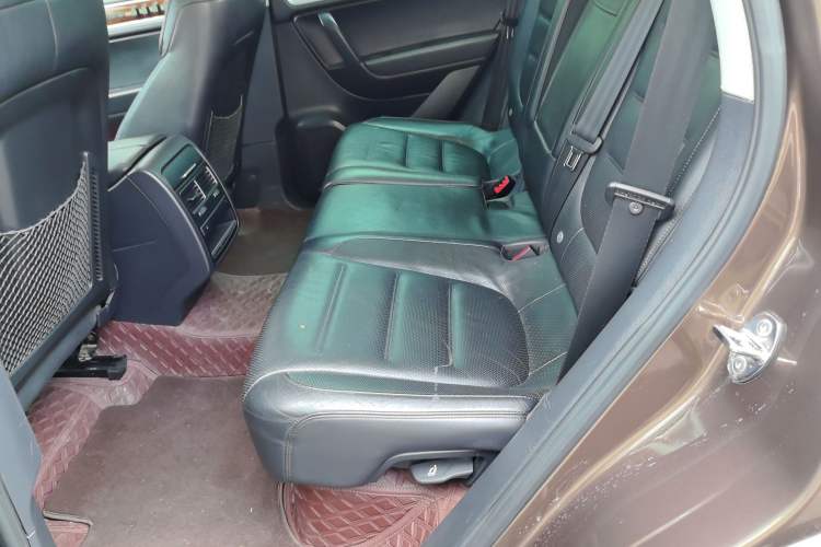 Used Volkswagen Touareg 2011 3.0 TSI High-End Version
