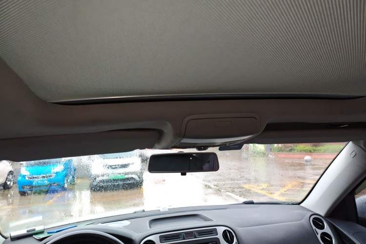 Used Volkswagen Tiguan 2013 1.8 TSI Automatic All-Wheel Drive Luxury Model Headliner