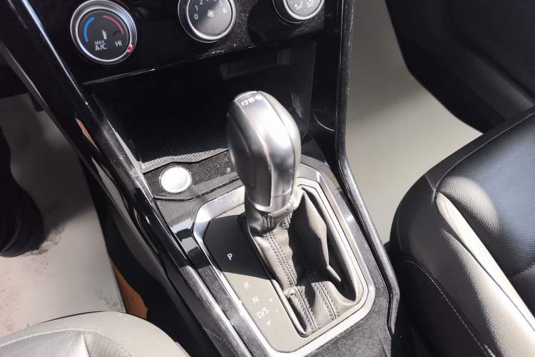 Used Volkswagen T-ROC 2018 280TSI DSG Two-Wheel-Drive Comfort Version China V Standard