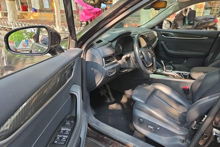 Used Brilliance V7 2019 300T Automatic Flagship Model 5 Seats
