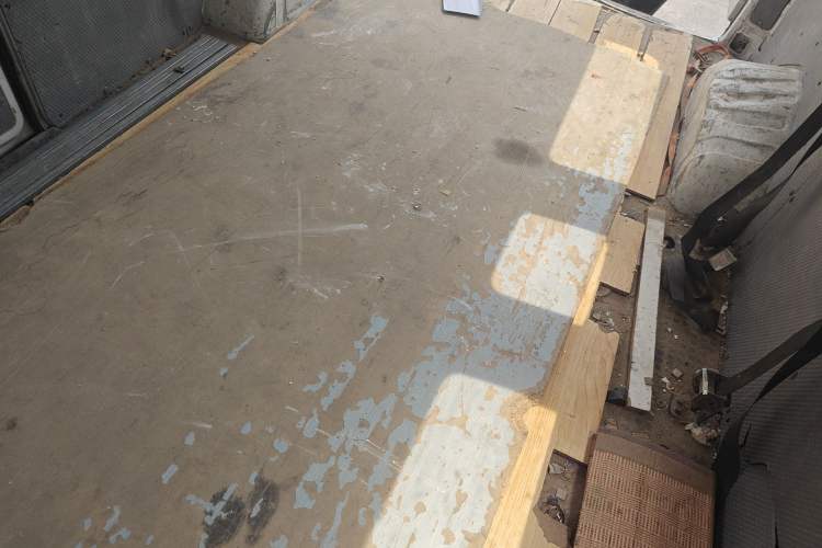 Used SAIC MAXUS Xintu V80 2019 2.5T Classic Version 6-Speed Manual – Aoyuntong Modified Long Wheelbase Mid-Height 7-Seater