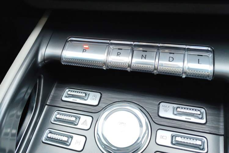 Used Lincoln Nautilus 2023 2.0T Four-Wheel Drive Luxury Edition Gear Lever