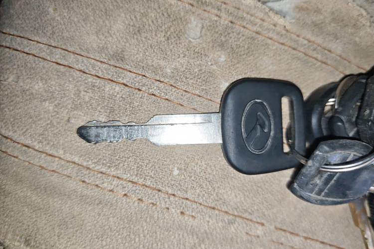 Used Jinbei Hiace 2014 2.0L 5th Generation Kuaiyunwang Business Version 4G21B Vehicle Key