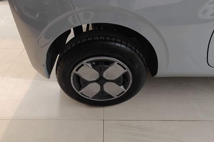 Used Wuling Air ev 2023 - Four Seats - Advanced Edition Right Rear Wheel Hub