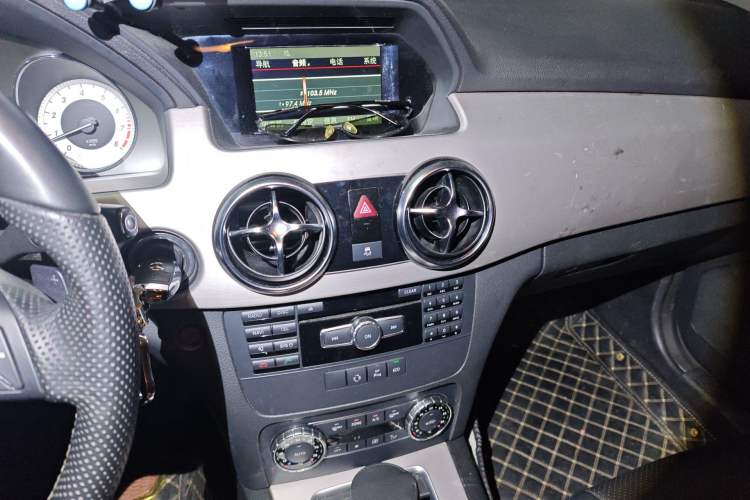 Used Mercedes-Benz GLK-Class 2014 GLK 260 4MATIC Dynamic Model Audio And AC Panel