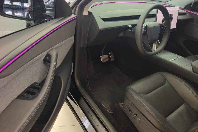 Used Tesla Model Y 2025 Rear-Wheel-Drive Version
