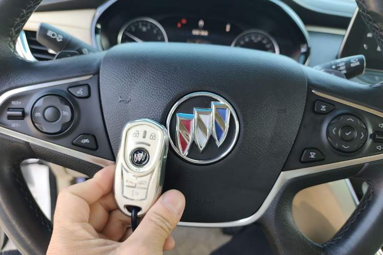 Used Buick GL8 2023 Land Executive Class Deluxe Model Interior 1