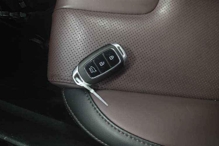 Used Hyundai Santa Fe 2019 380 TGDi DLX Automatic All-Wheel Drive Prestige PLUS (HTRAC) China VI
