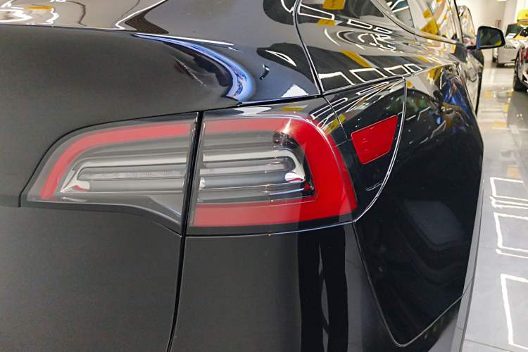 Used Tesla Model Y 2023 Rear-Wheel-Drive Version Right Rear Taillight