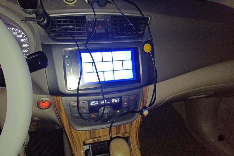 Used Nissan Sylphy 2014 1.6XV CVT Deluxe Edition Audio And AC Panel