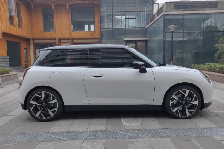 Used MINI Electric MINI COOPER 2024 452km COOPER SE Artist