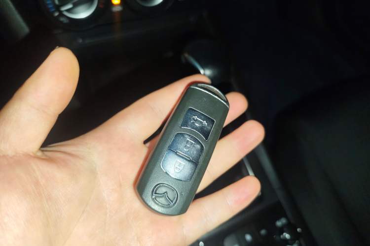 Used Mazda 3 Axela 2016 Sedan 1.5L Automatic Comfort Model
