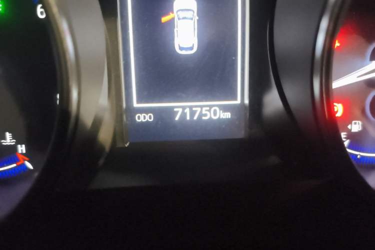 Used Toyota C-HR 2018 2.0L Leading with Sunroof China VI Standard Odometer Close Up