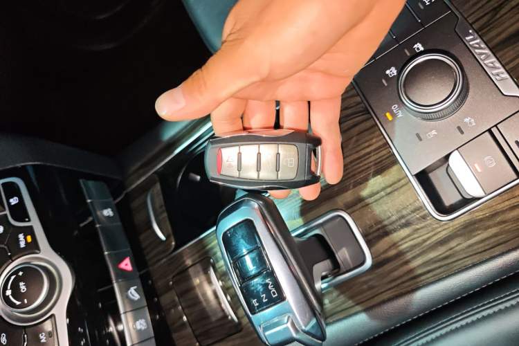 Used Haval H9 2017 2.0T Gasoline 4x4 Luxury 7-Seater