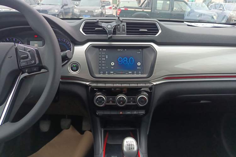 Used Haval H2 2018 Chuanxiang Edition Blue Badge 1.5T Manual Two-Wheel Drive Fashionable Model
