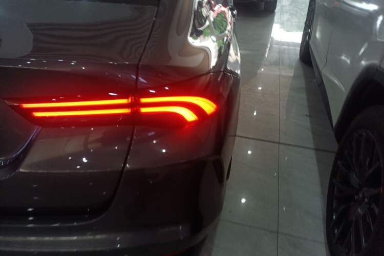 Used GAC Trumpchi EMPOW 2023 270T DCT J16 Version Right Rear Taillight