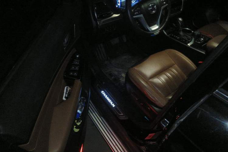 Used Changan CS95 2017 2.0T Two-Wheel Drive Zhituo Edition
